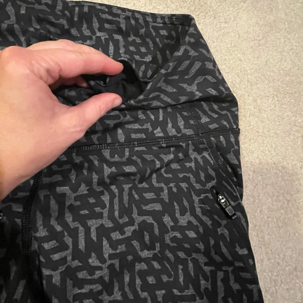 Lululemon black & grey cropped workout leggings
